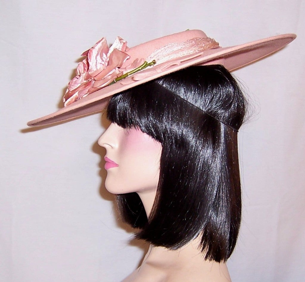 Women's Depression Era-Pink Platter Hat with Rose Blossom For Sale