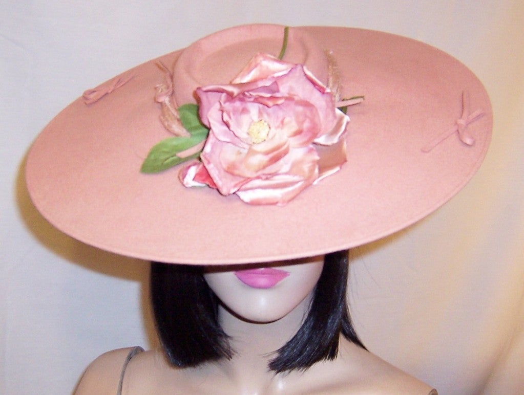 Depression Era-Pink Platter Hat with Rose Blossom For Sale 1