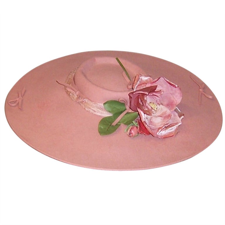 Depression Era-Pink Platter Hat with Rose Blossom For Sale