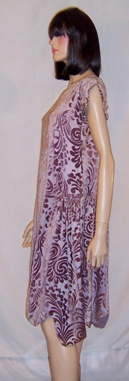 Women's 1920's Mauve Voided Velvet Dress with Scalloped Hem Line