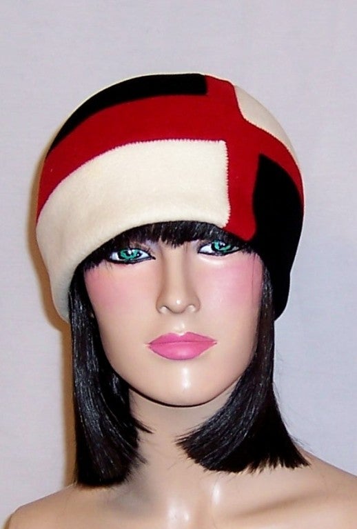 1960's Mod, Color-Blocked, Wool Felt Helmet Hat, Custom-Made In Excellent Condition For Sale In Oradell, NJ