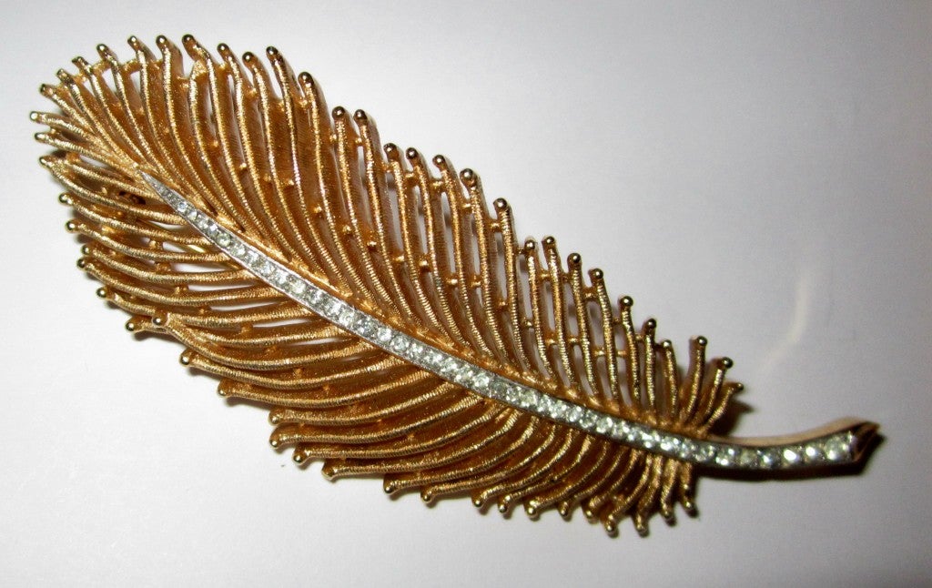 Stunning & Dramatic Trifari Leaf Brooch with Rhinestones In Excellent Condition In Oradell, NJ