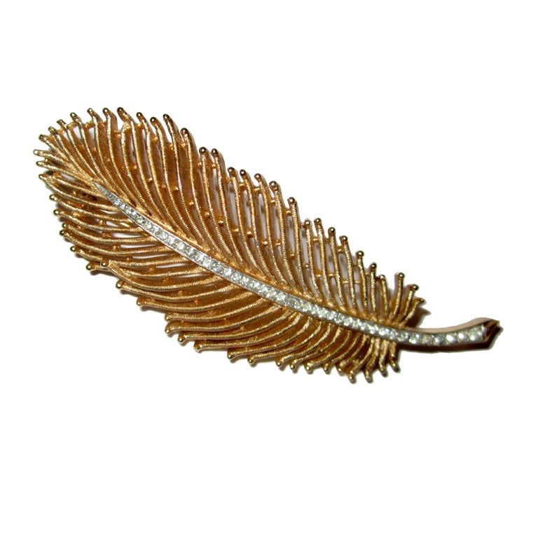 This is a stunningly beautiful Trifari gold-tone, articulated leaf brooch whose stem and center have been embellished with tiny clear rhinestones. The brooch measures 3