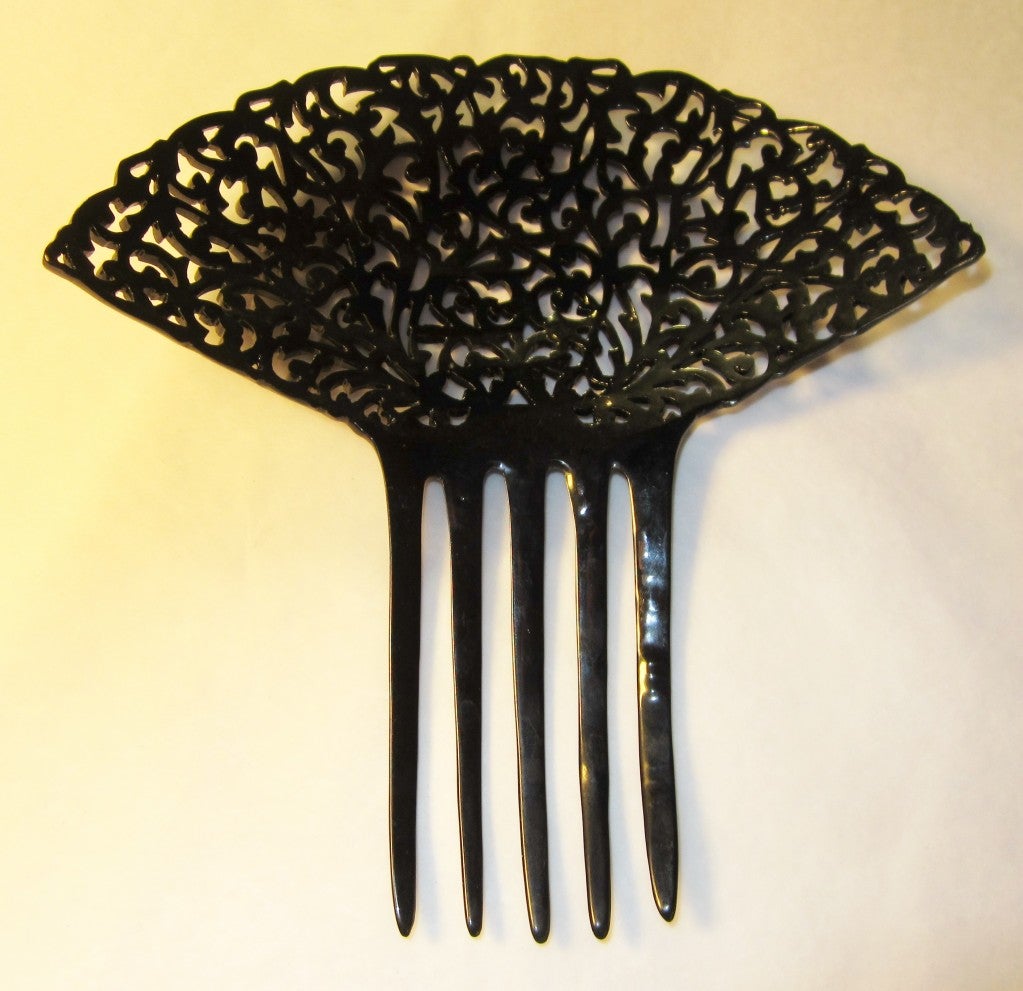 1920's Art Deco  Fan-Shaped Comb