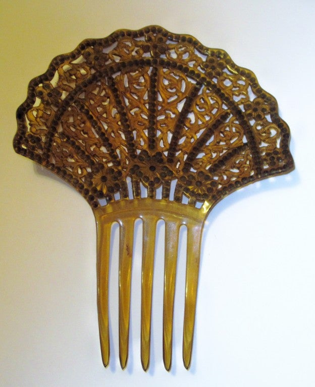 Art Deco Amber-Colored Celluloid Comb with Filigree & Rhinestones In Excellent Condition For Sale In Oradell, NJ