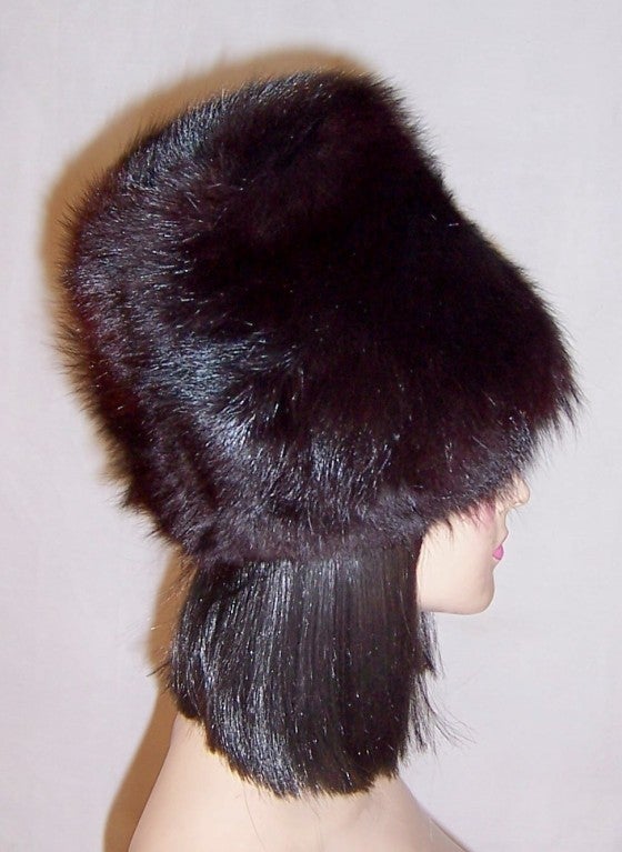 1960's Black Fox Fur Hat In Excellent Condition For Sale In Oradell, NJ