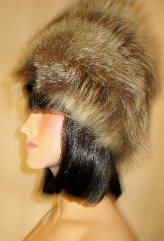 This is an handsome, 1960's vintage, brown, white, and black variegated fox fur hat in excellent vintage condition.  Its crown measures 8