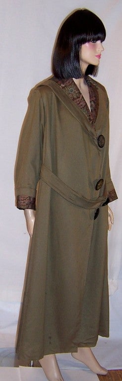 Edwardian, Loden Green Single-Breasted Coat with Tapestry Collar & Cuffs For Sale 3