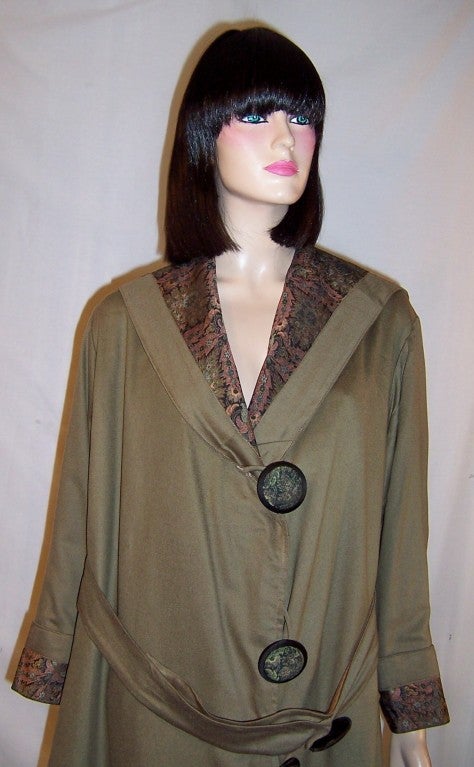 Edwardian, Loden Green Single-Breasted Coat with Tapestry Collar & Cuffs For Sale 4