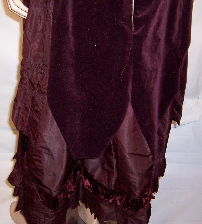 Unusual Victorian Aubergine Silk and Velvet Two Piece Ensemble For Sale 3