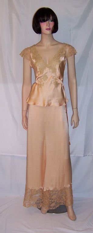 1930's Pale Apricot Silk PJ's Trimmed in Ecru Lace For Sale 2