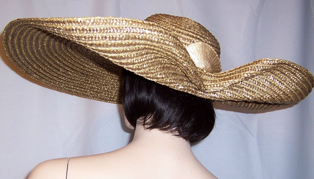 1980's Oversized Tan Straw Hat with Shell Motif For Sale 1