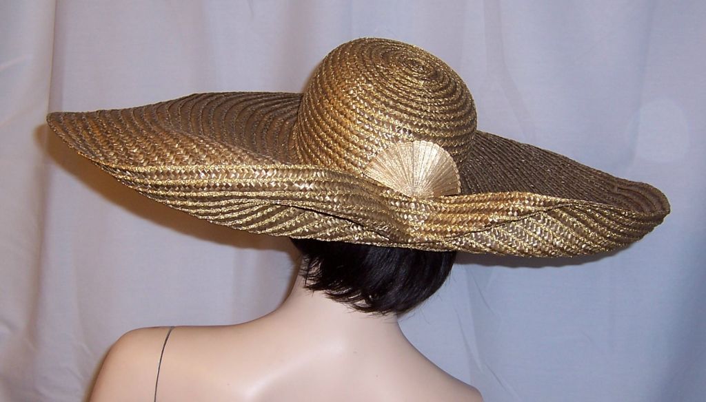 1980's Oversized Tan Straw Hat with Shell Motif For Sale 2