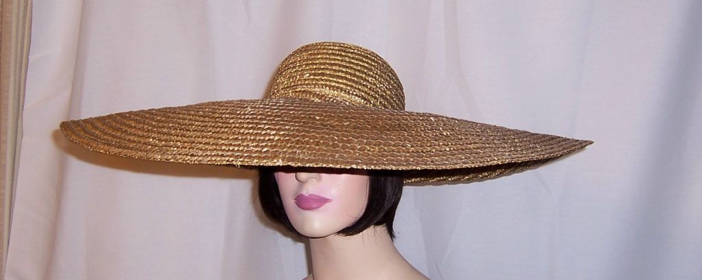 1980's Oversized Tan Straw Hat with Shell Motif For Sale 4