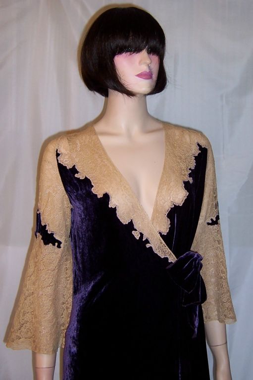1920's Eggplant Colored Silk Velvet Peignoir with Ecru Lace For Sale 3