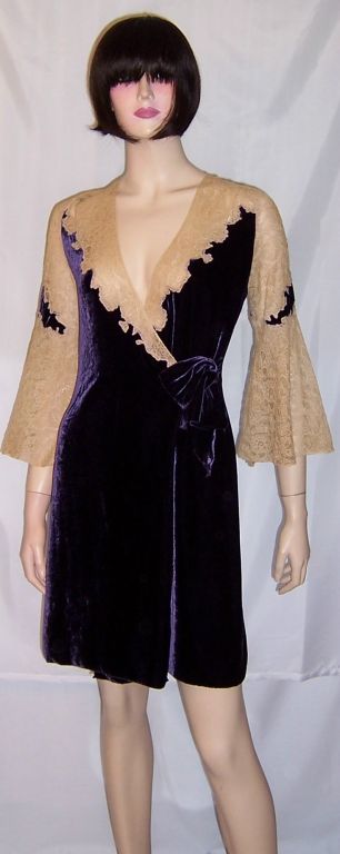 1920's Eggplant Colored Silk Velvet Peignoir with Ecru Lace For Sale 4