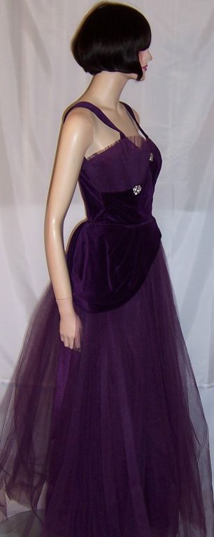 1950's Violet Tulle & Velvet Ball Gown In Excellent Condition For Sale In Oradell, NJ