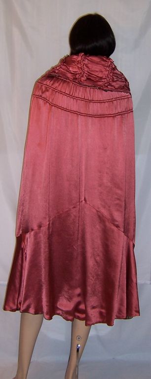 1920's  Black, Gray, Marigold, & Raspberry Lame Reversible Cloak For Sale 6