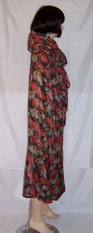 1920's  Black, Gray, Marigold, & Raspberry Lame Reversible Cloak In Excellent Condition For Sale In Oradell, NJ