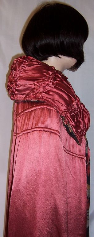 1920's  Black, Gray, Marigold, & Raspberry Lame Reversible Cloak For Sale 2