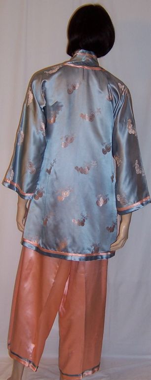 Salmon Pink & Blue Three-Piece Silk Lounging Outfit For Sale 1