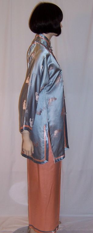 Salmon Pink & Blue Three-Piece Silk Lounging Outfit For Sale 2