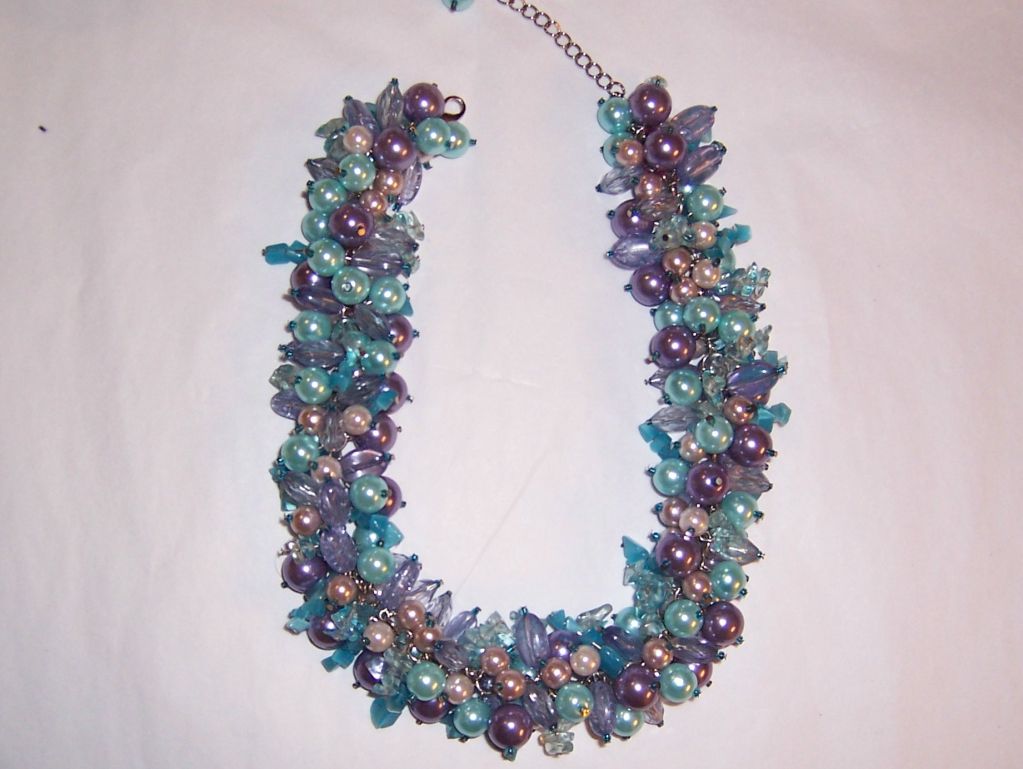 Chunky 1950's Early Plastic/Faux Pearl Necklace in Violet/Blue