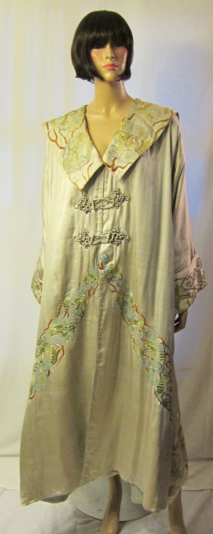 Early 20th Century Asian Hand-Embroidered Robe with Dragons In Good Condition For Sale In Oradell, NJ