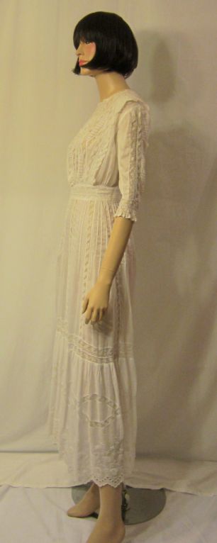 Women's White Edwardian Tea Gown with Hand-Embroidery and Lace For Sale