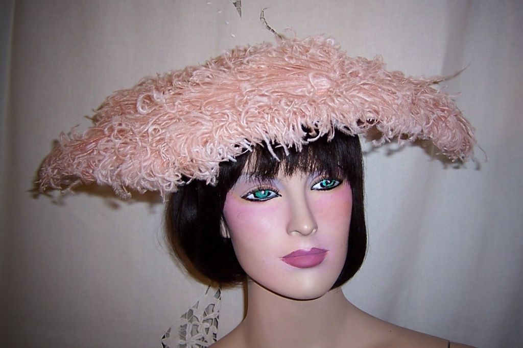 1950's Saucer-Shaped Hat with Pink Ostrich Feathers by Lora For Sale 4