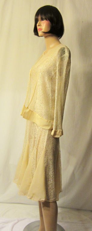 Women's 1920's Smart & Sassy Ecru Lace & Chiffon Dress/Matching Jacket For Sale