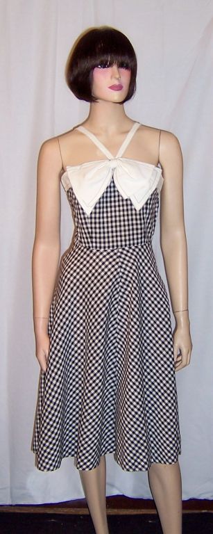 1950's Black & White Checked Dress with Bow at Center For Sale 3