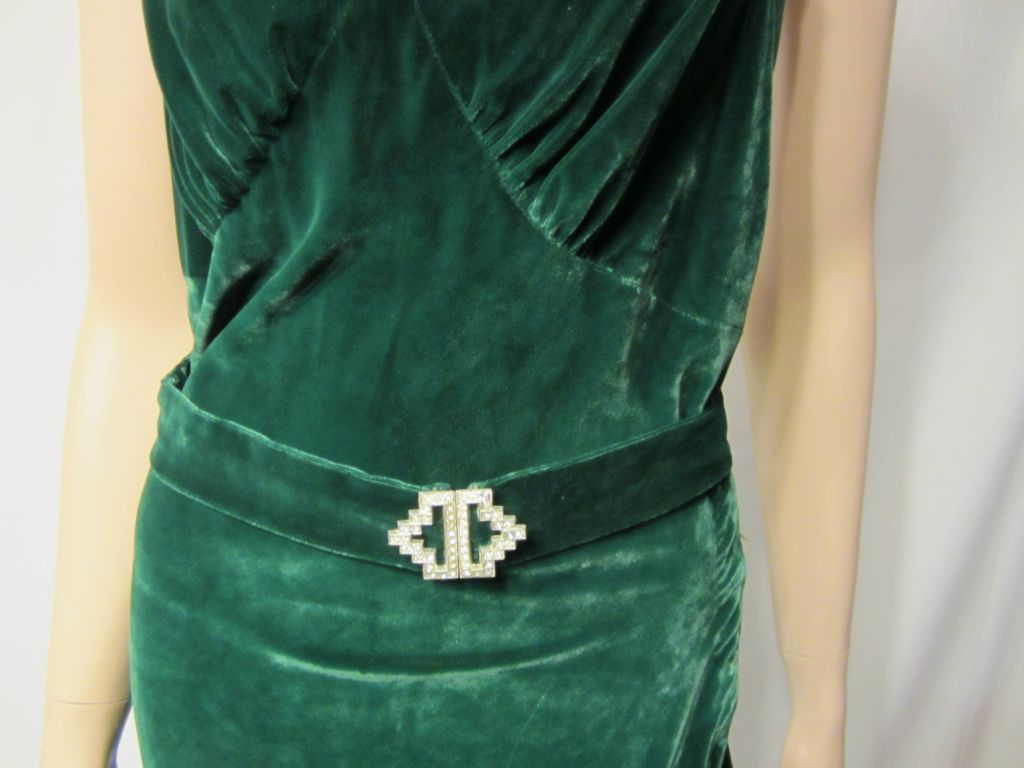 1930's Bias-Cut, Elegant & Sensuous Emerald Green Velvet Gown For Sale 3