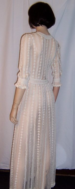 Finely Crocheted White Lace Gown In Excellent Condition For Sale In Oradell, NJ