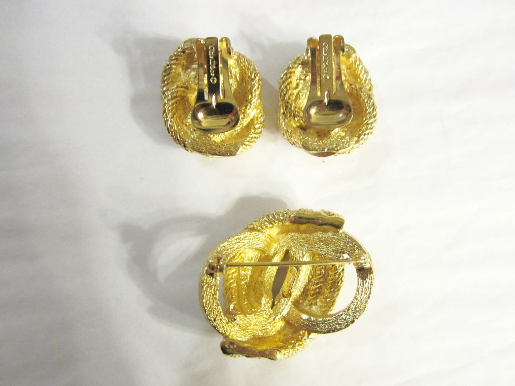 Christian Dior Brooch and Matching Earrings In Excellent Condition For Sale In Oradell, NJ