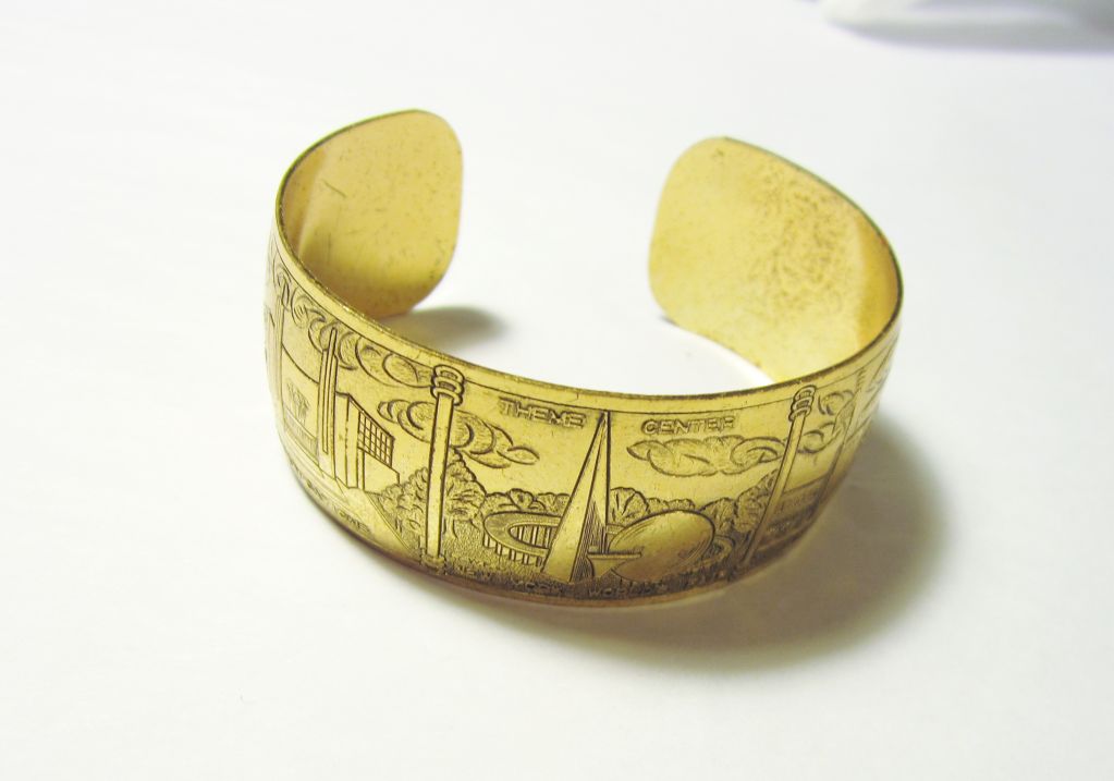 Women's 1939 New York World's Fair Bracelet with Engravings