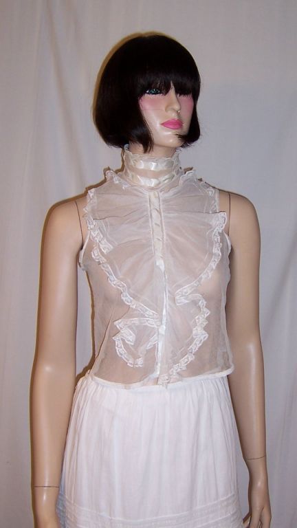 Gorgeous Victorian Sleeveless Jabot Made of English Netting/Lace In Excellent Condition For Sale In Oradell, NJ