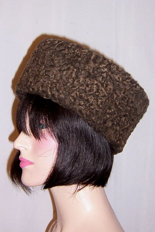 Unusual  Brown Persian Lamb Hat with Trapunto Lining For Sale 2