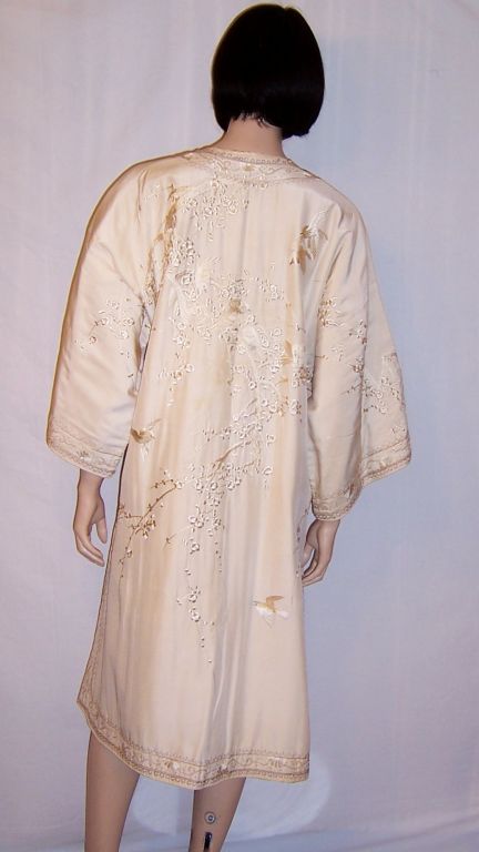 Women's 1920's Japanese Hand-Embroidered, White on White Robe For Sale