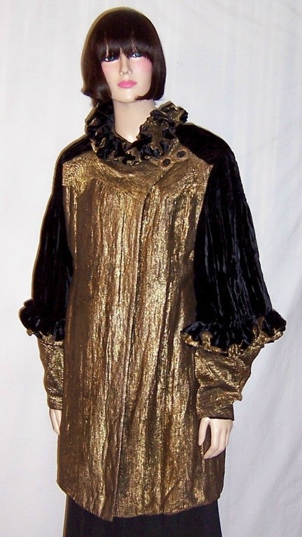 This is a stunningly beautiful Art Deco creation impeccably designed with great attention given to the finest details. This 3/4 length coat has a luxurious double ruffled collar of black silk velvet and gold lame which frames the face beautifully.
