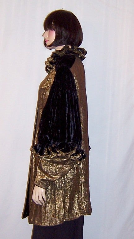  Art Deco Black Silk Velvet & Gold Lame Coat In Excellent Condition For Sale In Oradell, NJ