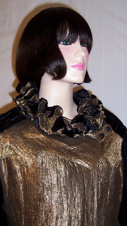  Art Deco Black Silk Velvet & Gold Lame Coat For Sale 2
