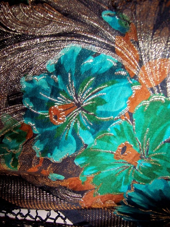 1920's Vibrant Art Deco Shawl in Green, Black, and Gold Lame For Sale 5