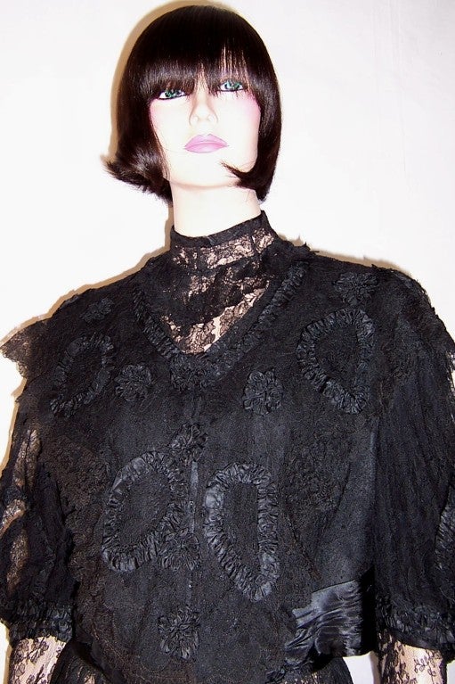 Elaborate Victorian Black Lace & Silk Mourning Ensemble For Sale 3