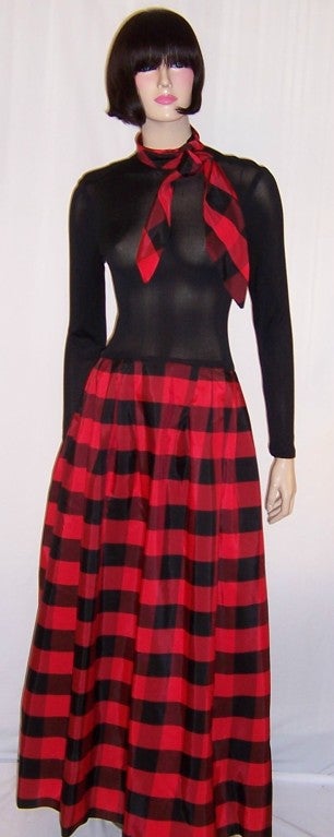 Don Luis de Espana Black and Red Taffeta Gown