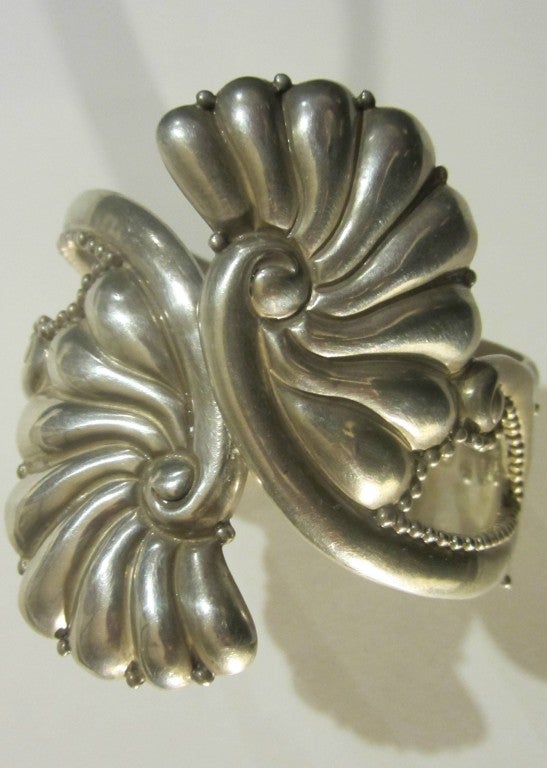 Dramatic Mexican Sterling Clamper Bracelet by J. Gomez For Sale 2