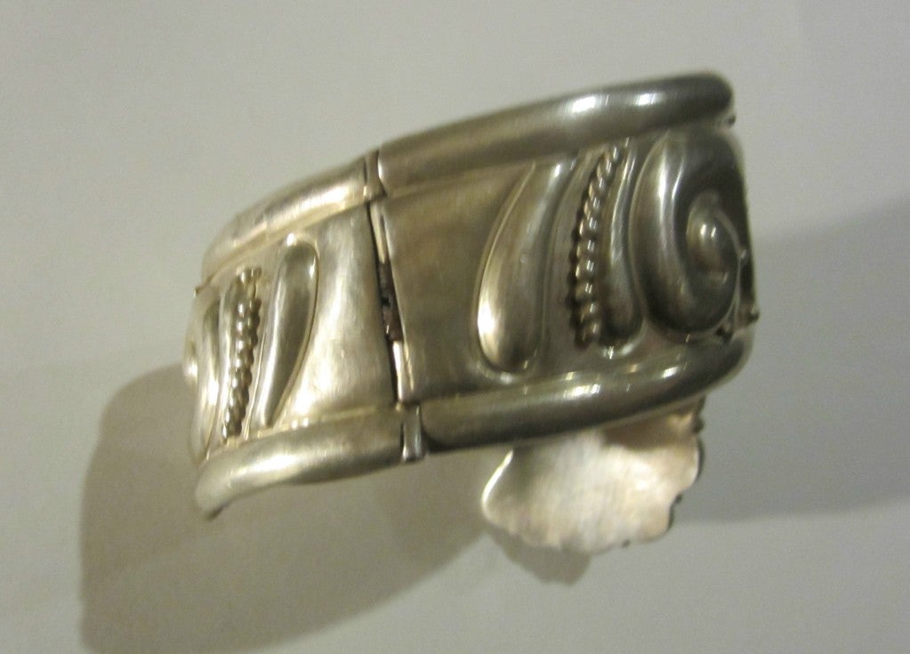 Dramatic Mexican Sterling Clamper Bracelet by J. Gomez For Sale 3