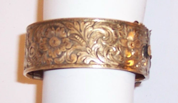 Women's Gorgeous Gold-Toned Hinged Bangle with Enamelwork For Sale