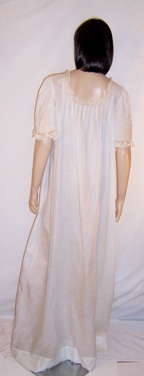 Hand-Made Edwardian Swiss Batiste Negligee For Sale 1
