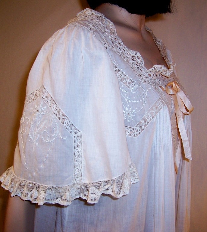 Hand-Made Edwardian Swiss Batiste Negligee For Sale 6